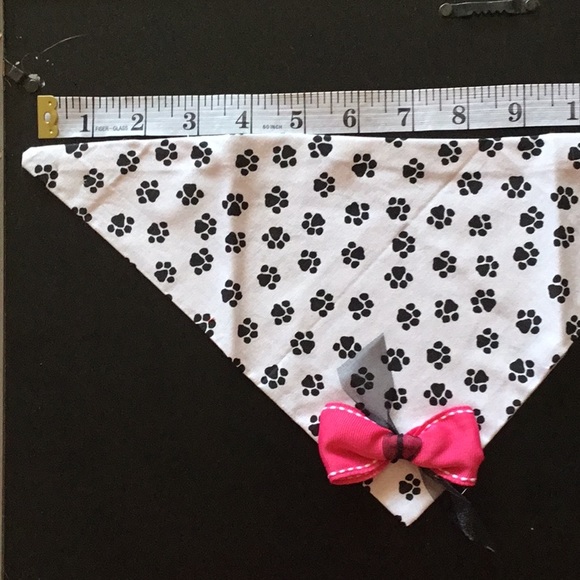 Black paw print dog bandannas - Picture 5 of 7